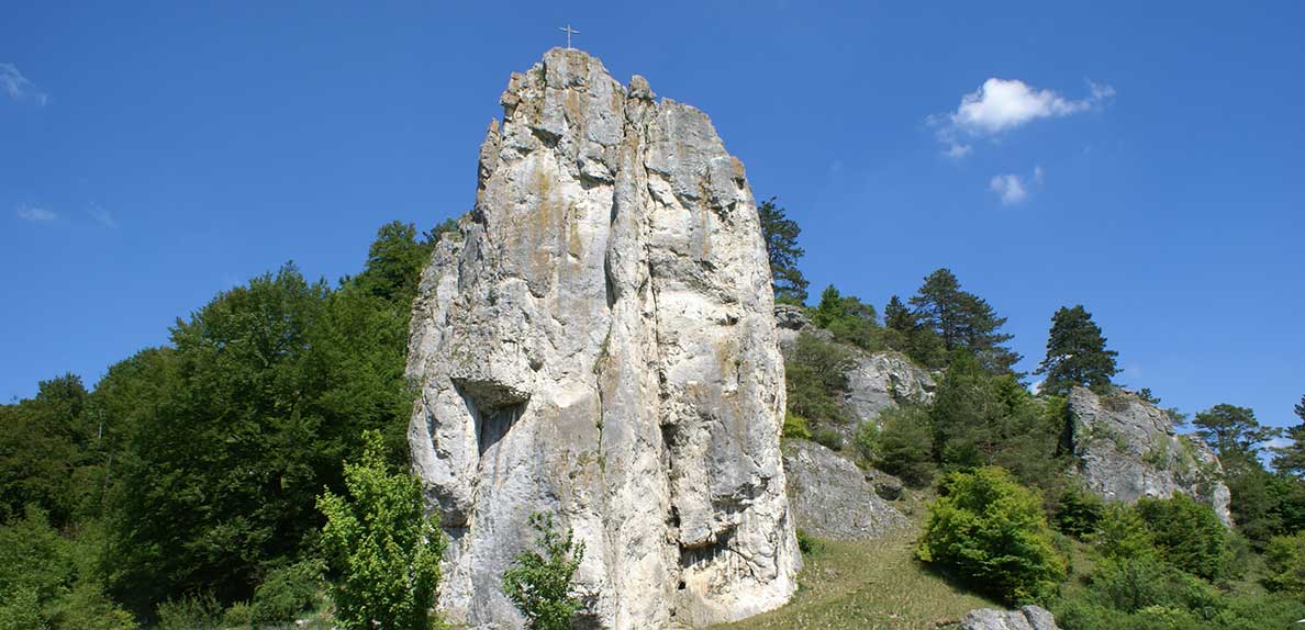 Das Bild zeigt den Burgsteinfels im Altmühltal